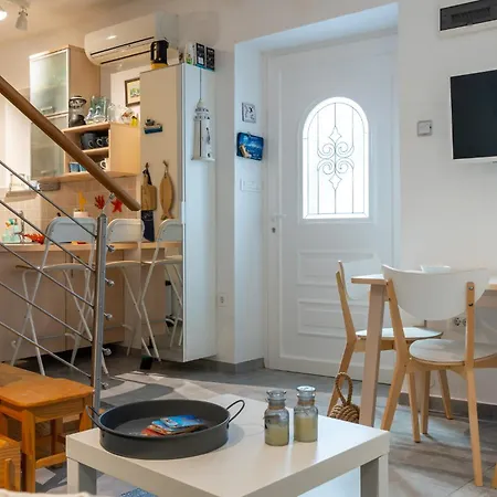 Apartment Greta - 50 M From The Sea